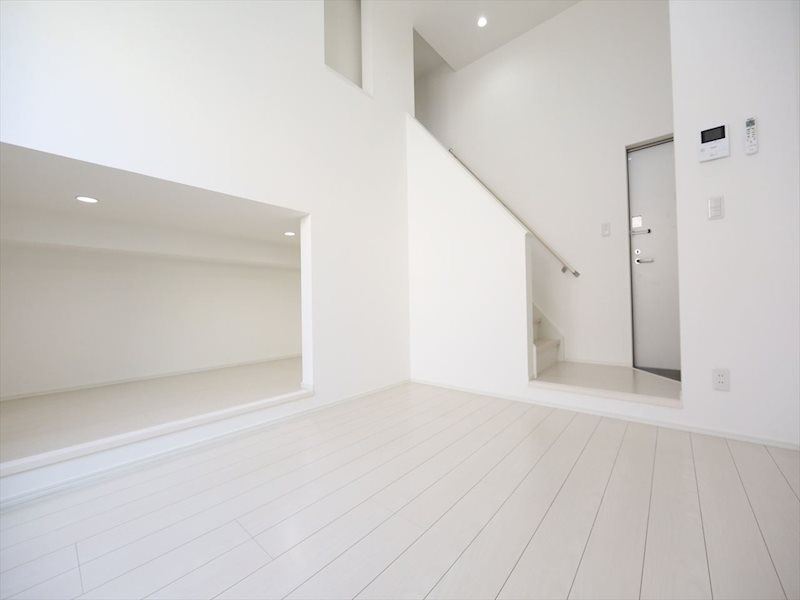 居室・リビング　洋室5.7帖　アンダーロフト4.9帖