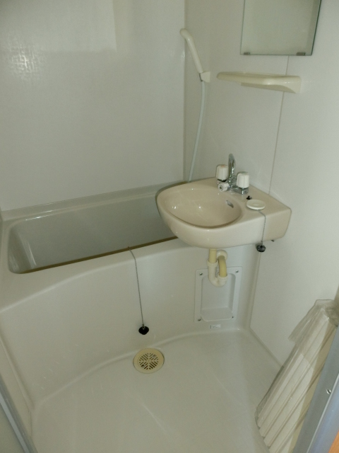 バス・シャワールーム　清潔感のあるバスルーム。 （※参考写真）