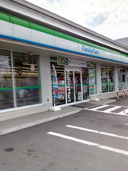 コンビニ　ファミリーマート 札幌大谷地西1丁目店（コンビニ）まで293m