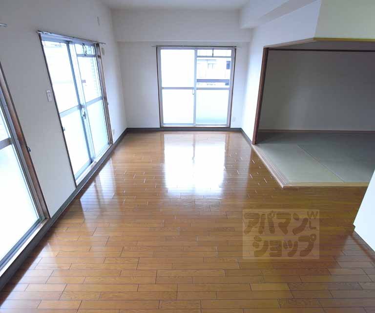 居室・リビング　広々としたリビング！