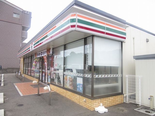 コンビニ　セブンイレブン（コンビニ）まで1100m