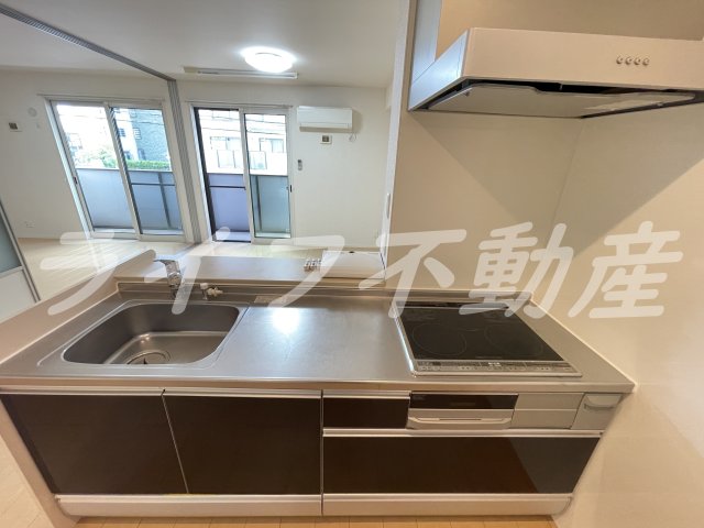 キッチン　コンパクトなキッチンで掃除もラクラク