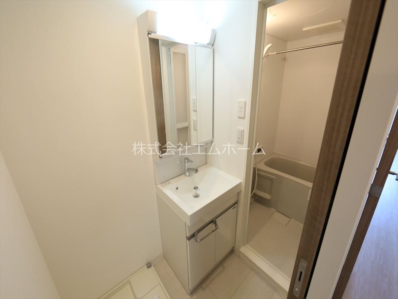 洗面設備　脱衣所　独立洗面台（シャンプードレッサー）ご用意できます