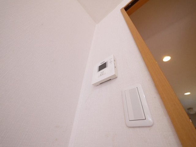 セキュリティ　お顔が見えるモニター付きインターホンで安心。