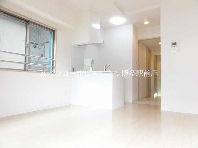 居室・リビング　※写真は別の号室のものです（現況優先）