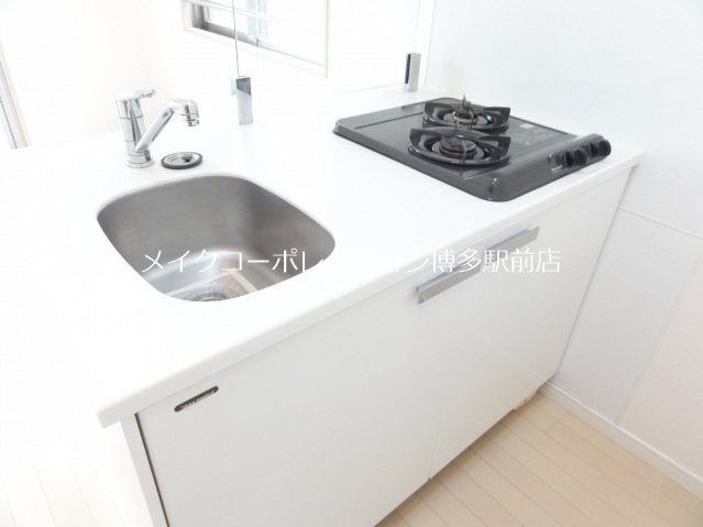 キッチン　※写真は別の号室のものです（現況優先）