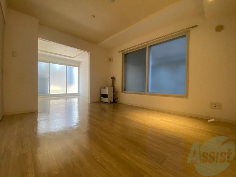 居室・リビング　広くてキレイなお部屋が広がっていて、充実した生活が送れそう。