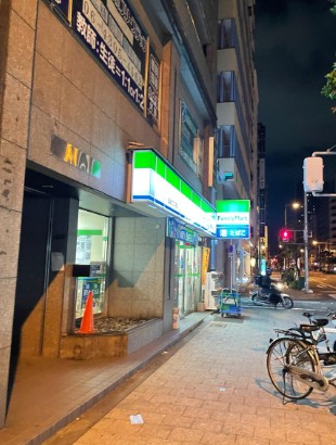 コンビニ　ファミリーマート 瓦屋町二丁目店（コンビニ）まで320m