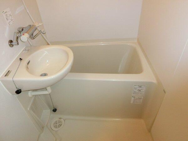 バス・シャワールーム　別部屋の参考写真です。現況有姿