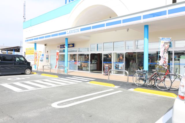 コンビニ　ローソン（コンビニ）まで180m