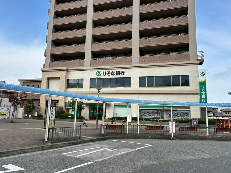 銀行　りそな銀行 金剛支店（銀行）まで488m
