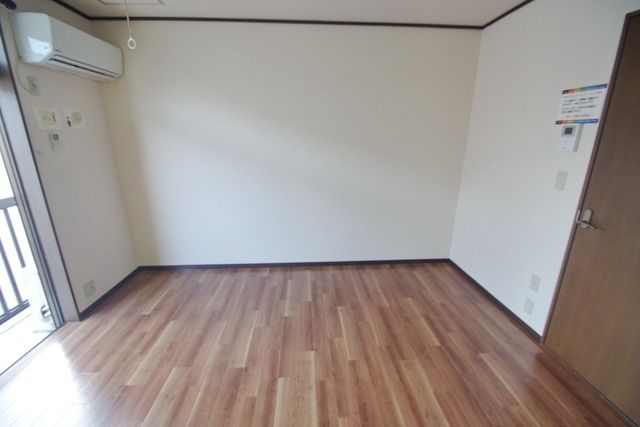 居室・リビング　★窓も大きくて明るいお部屋です★