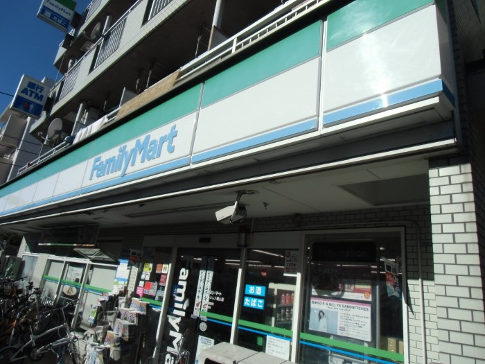 コンビニ　ファミリーマート（コンビニ）まで480m