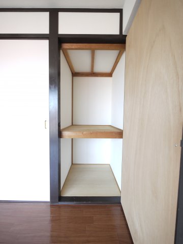 収納　※写真は別の部屋のものです。
