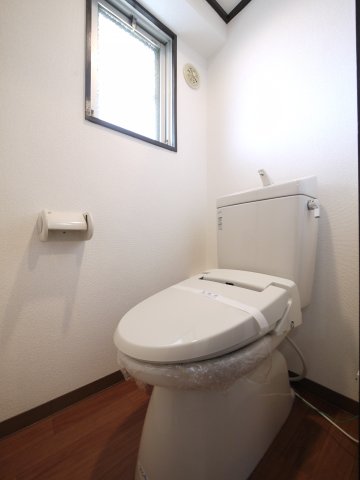 トイレ　※写真は別の部屋のものです。