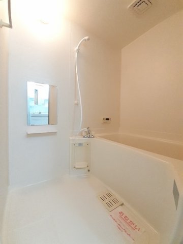 バス・シャワールーム　コンパクトで使いやすいお風呂です