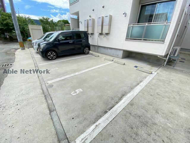 駐車場　駐車場