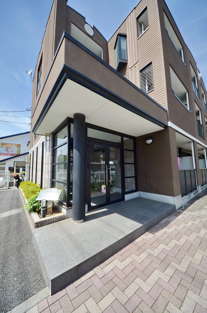 エントランス　★マンションならでは、しっかりしたエントランス★