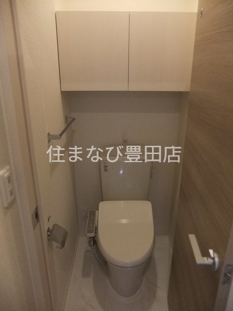 トイレ　同型反転タイプ