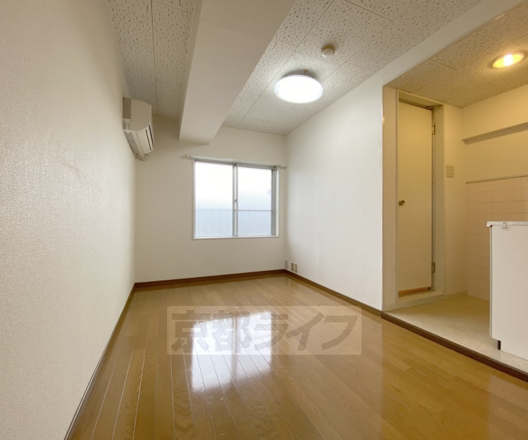 居室・リビング　最上階の眺望の良いお部屋です。東向きで朝明るいです。