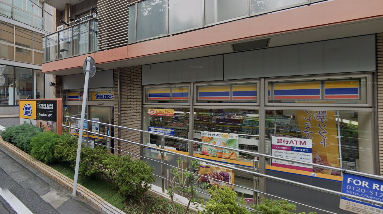 コンビニ　ミニストップ南青山4丁目店（コンビニ）まで438m