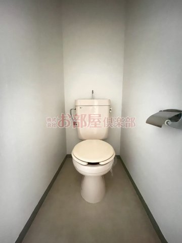 トイレ　落ち着いた色調のトイレです