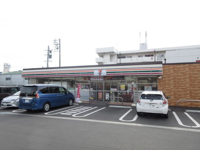 コンビニ　セブンイレブン（コンビニ）まで220m