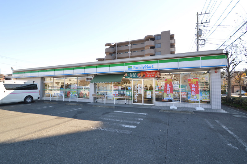 コンビニ　ファミリーマート　徒歩3分（コンビニ）まで200m