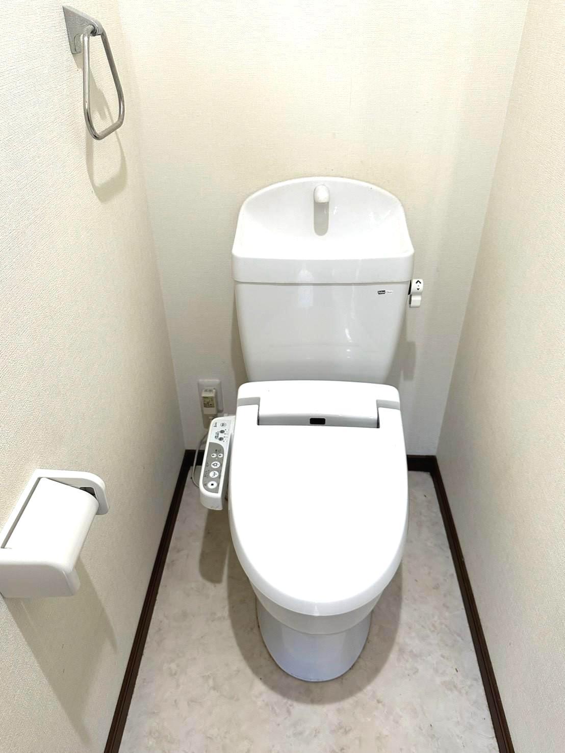 トイレ　ウォシュレット付きトイレ(同じ間取りの１階の写真です）