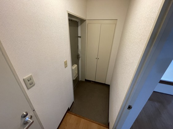 玄関　※別号室の写真です