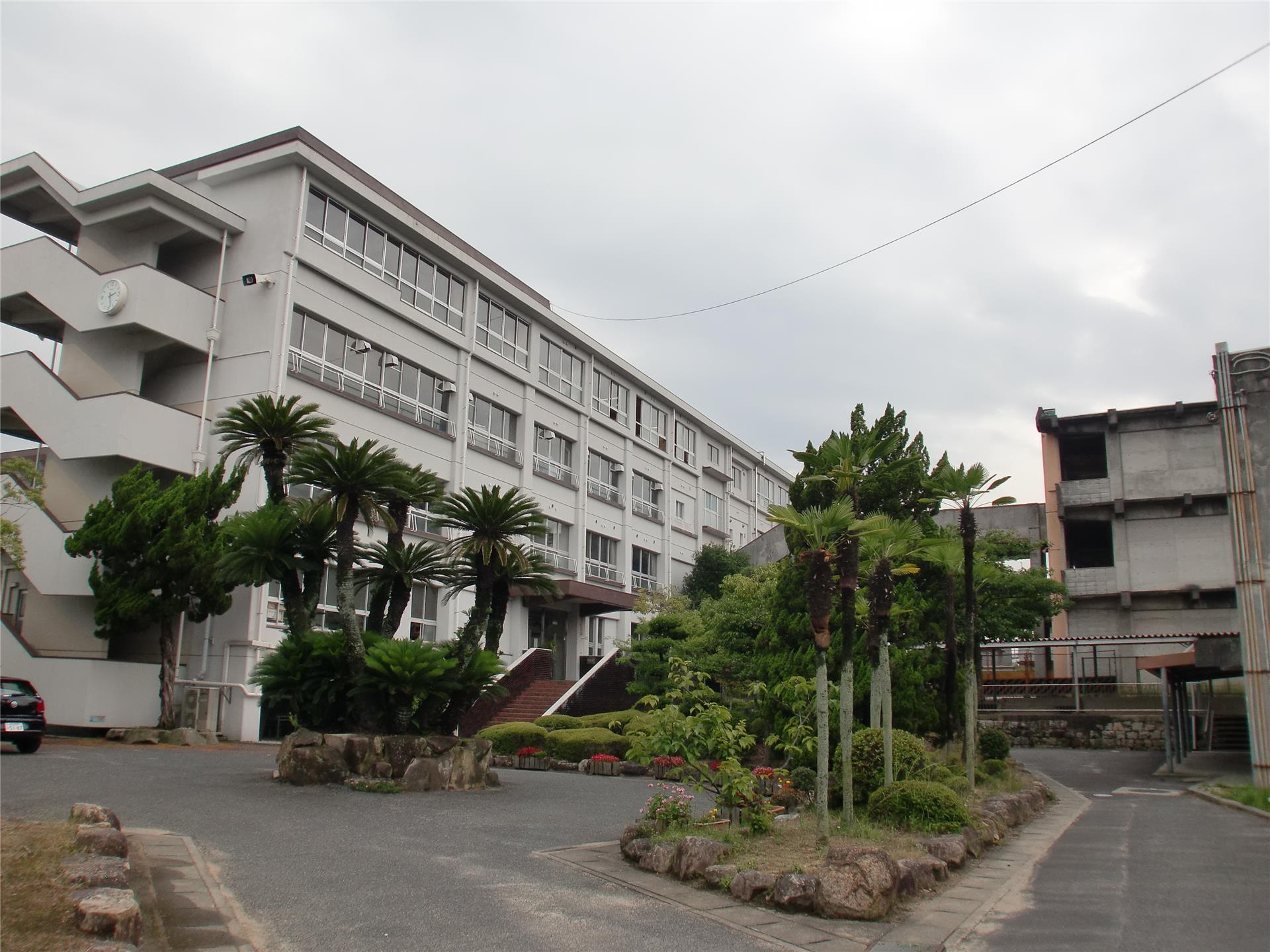 中学校　玉島西中学校（中学校）まで3000m