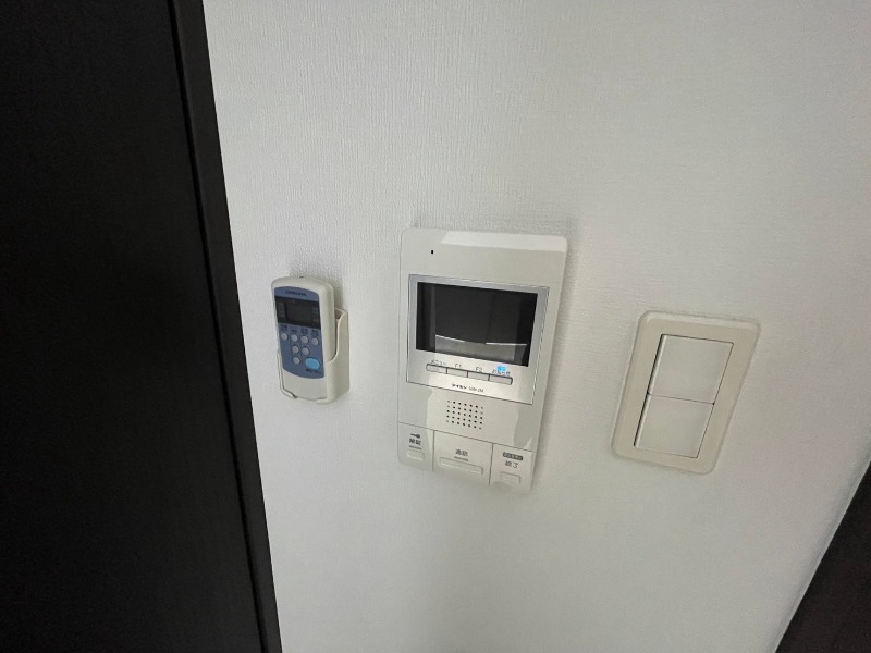 セキュリティ　ＴＶモニター付インターホンです。来客者の顔が見えるので安心！