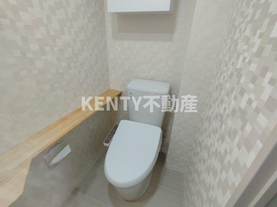 トイレ　落ち着いた色調のトイレです