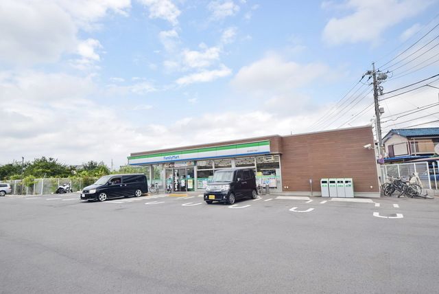 コンビニ　ファミリーマート西大泉四丁目店（コンビニ）まで140m