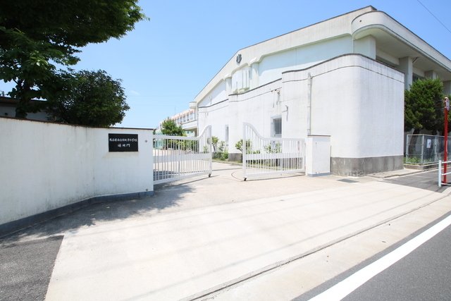 小学校　名古屋市立日比津小学校（小学校）まで800m