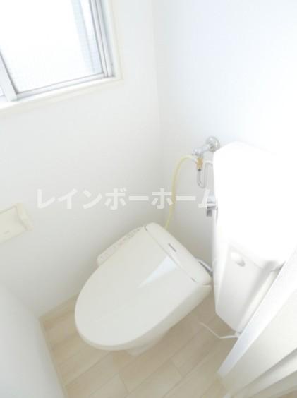 トイレ　温水洗浄便座です