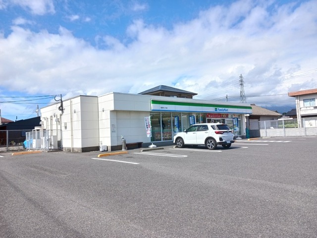 コンビニ　ファミリーマート鹿屋寿七丁目店（コンビニ）まで750m