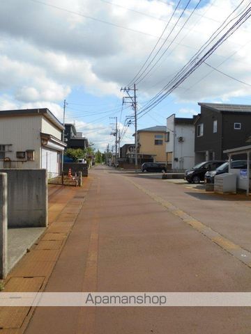 その他　前面道路（その他）まで0m