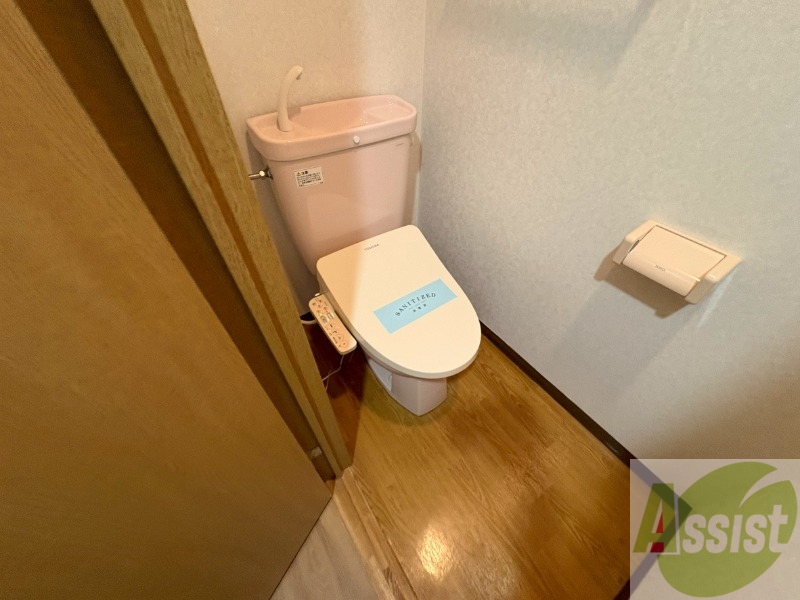 トイレ　ウォシュレット付きのトイレです。シャワートイレは日本の宝。