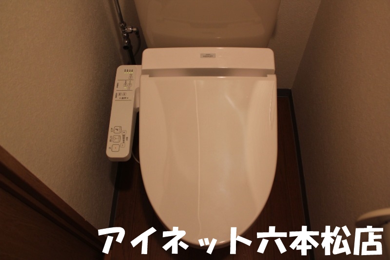 トイレ　ウォシュレット付きで快適です