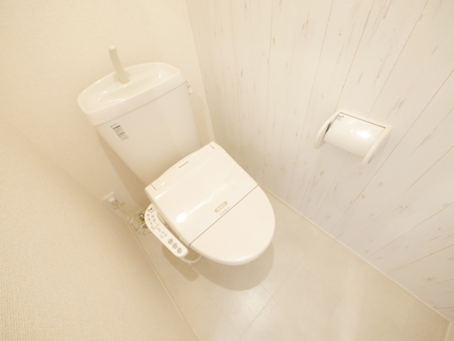 トイレ　★人気の温水洗浄便座付です★