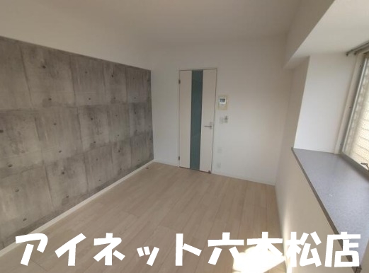 地下鉄七隈線 六本松駅 徒歩5分 7階建 築38年の居間写真