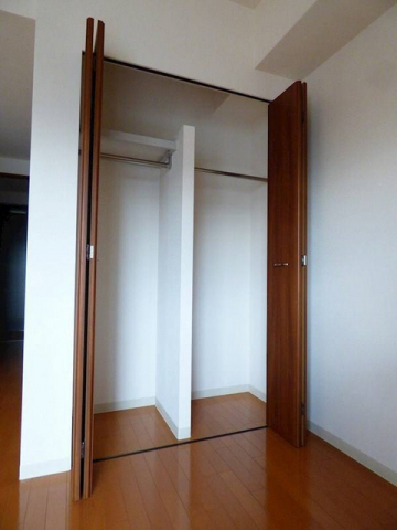 収納　この写真は同マンションの別のお部屋のものです