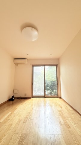 Vie-α千住大橋の居間写真