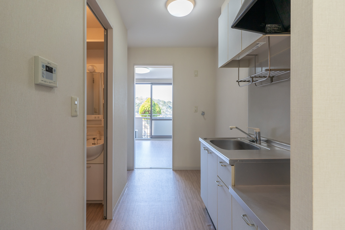 その他部屋・スペース　玄関から