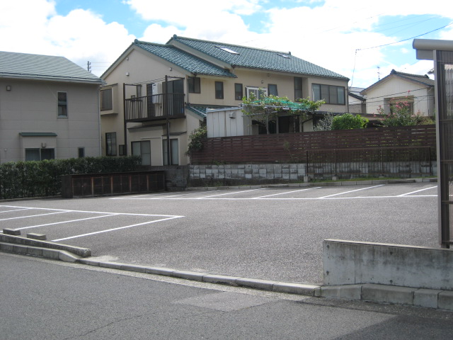 【ショゼ浜浦の駐車場】