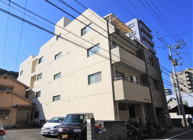 松山市清水町のマンションの建物外観