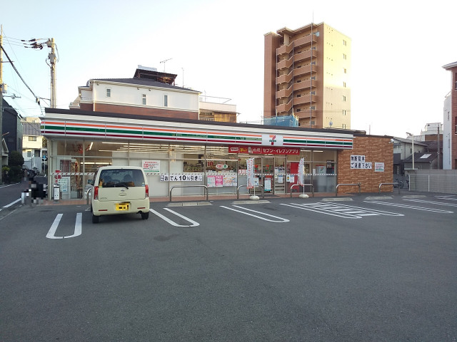 【松山市錦町のマンションのコンビニ】