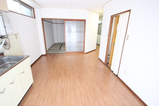 居室・リビング　※別号室の写真です。