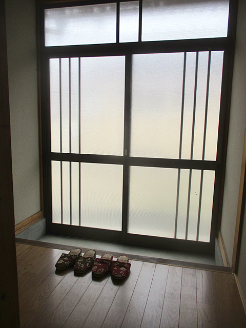 玄関　玄関※写真は別の棟のもの